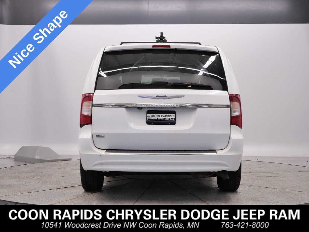 Used 2014 Chrysler Town & Country Touring FWD image 4