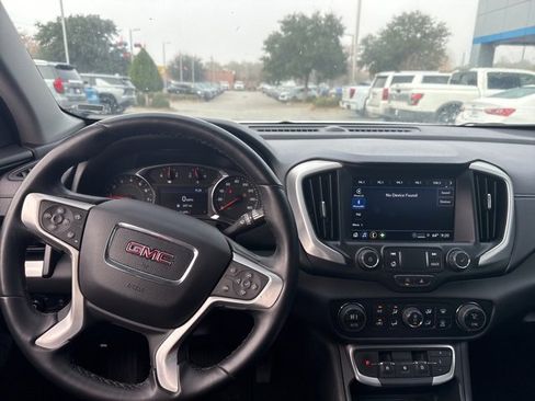 Used 2024 GMC Terrain SLT image 10