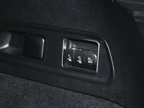Used 2025 Mercedes-Benz GLS 450 4MATIC image 74