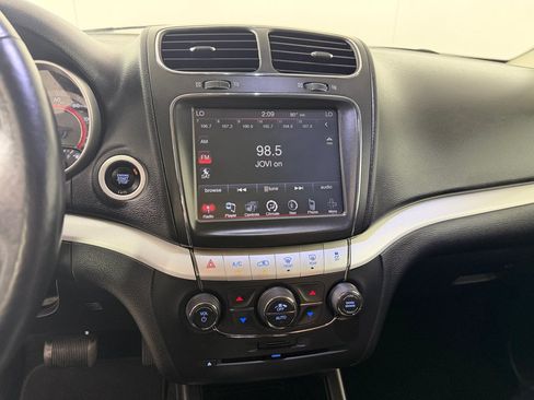 Used 2019 Dodge Journey GT w/ Nav & Sun Group FWD image 18