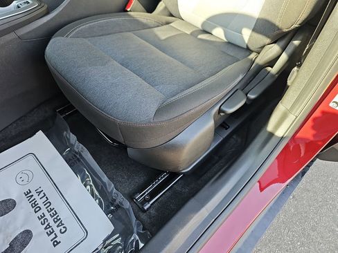 Used 2024 Chevrolet Trax RS image 32