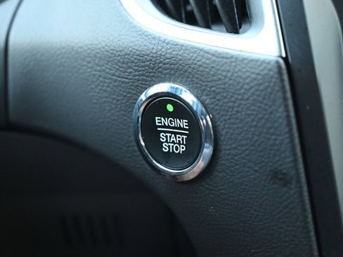 Used 2024 Ford Edge Titanium image 31