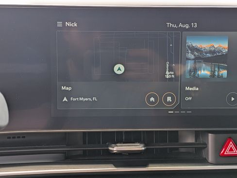 Used 2025 Kia Carnival FWD image 36
