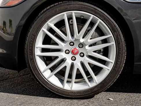 Used 2017 Jaguar XF Prestige image 11