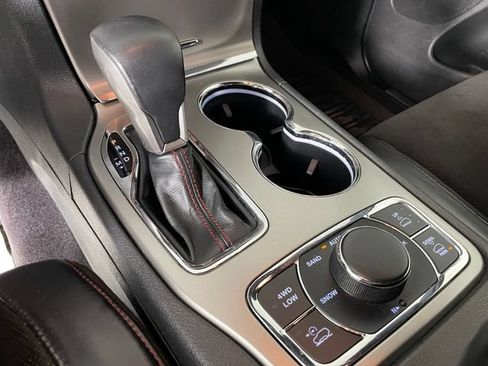 Used 2017 Jeep Grand Cherokee Trailhawk AWD/4WD image 9