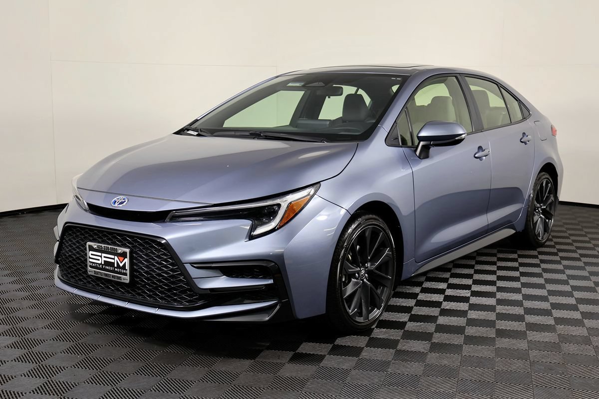 Used 2024 Toyota Corolla SE w/ SE Package FWD image 2