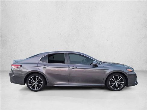 Used 2019 Toyota Camry SE w/ Carpet Mat Package FWD image 4