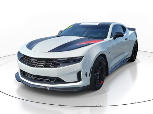 Used 2023 Chevrolet Camaro LT w/ Technology Package RWD image 3