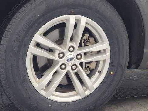 Used 2023 Ford Explorer XLT RWD image 31