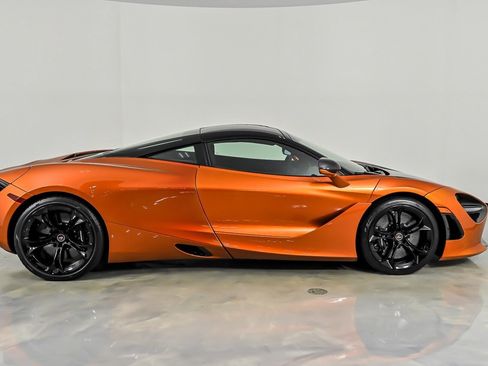 Used 2018 McLaren 720S Performance RWD image 17