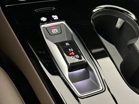 Used 2025 Audi Q6 e-tron Premium w/ Convenience Package image 21