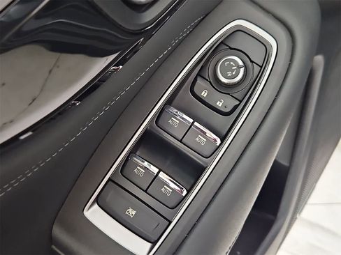 Used 2020 Subaru Outback Limited image 17