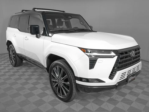 Used 2024 Lexus GX 550 w/ Accessory Package (2T) image 3