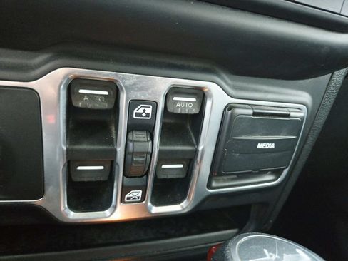 Used 2018 Jeep Wrangler Unlimited Sahara w/ Safety Group AWD/4WD image 35