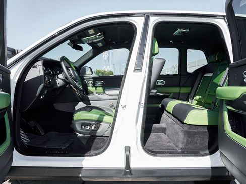 Used 2023 Rolls-Royce Cullinan Black Badge w/ Driver's Package image 32