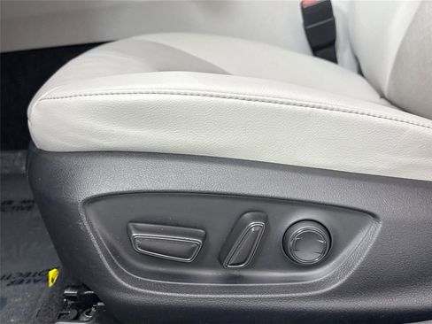 Certified 2022 Toyota Camry XLE image 27