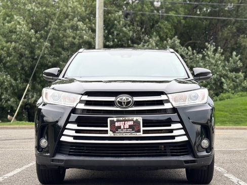 Used 2017 Toyota Highlander XLE AWD/4WD image 2