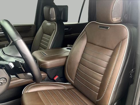Used 2025 GMC Yukon Denali Ultimate w/ LPO, Floor Liner Package AWD/4WD image 8