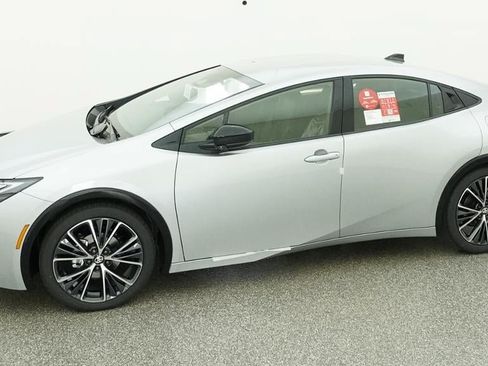 New 2027 Toyota Prius XLE FWD image 2
