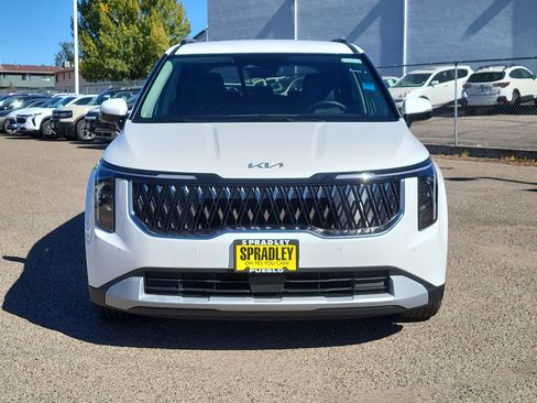 Used 2025 Kia Carnival EX image 5