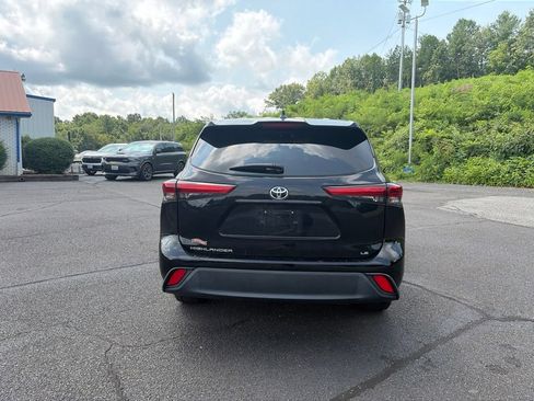 Used 2023 Toyota Highlander LE FWD image 8