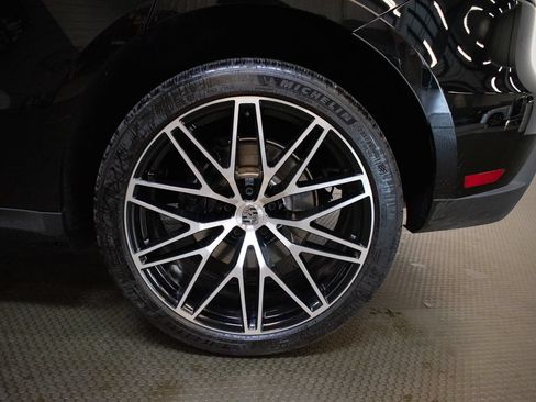 Certified 2026 Porsche Macan AWD/4WD image 14