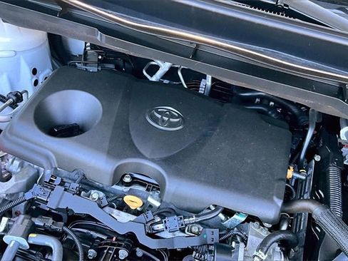 Used 2024 Toyota Sienna LE image 28