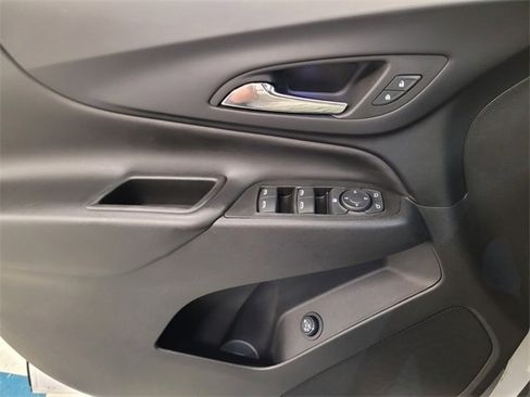 Used 2022 Chevrolet Equinox LT w/ Driver Convenience Package image 27