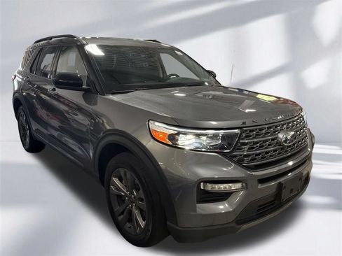 Used 2023 Ford Explorer XLT w/ Equipment Group 202A AWD/4WD image 9