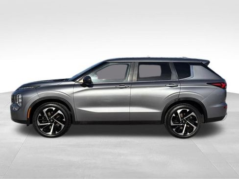 Used 2022 Mitsubishi Outlander SE FWD image 2