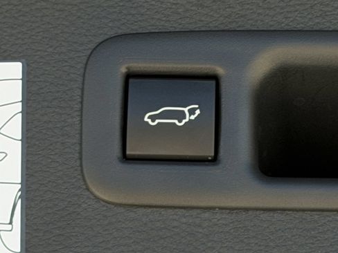 Used 2024 Toyota Highlander XSE FWD image 31