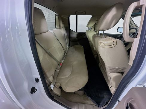 Used 2012 Nissan Frontier SV AWD/4WD image 9