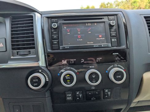 Used 2018 Toyota Sequoia SR5 w/ Premium Package RWD image 16