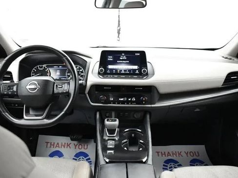 Used 2025 Nissan Rogue SV FWD image 19