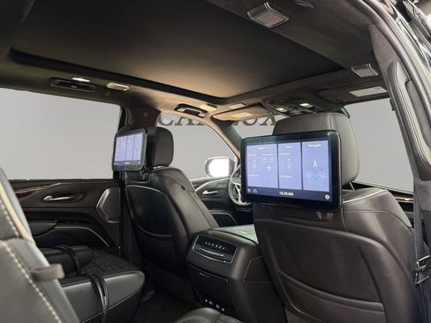 Used 2021 Cadillac Escalade Sport Platinum w/ LPO, ONYX Package AWD/4WD image 18