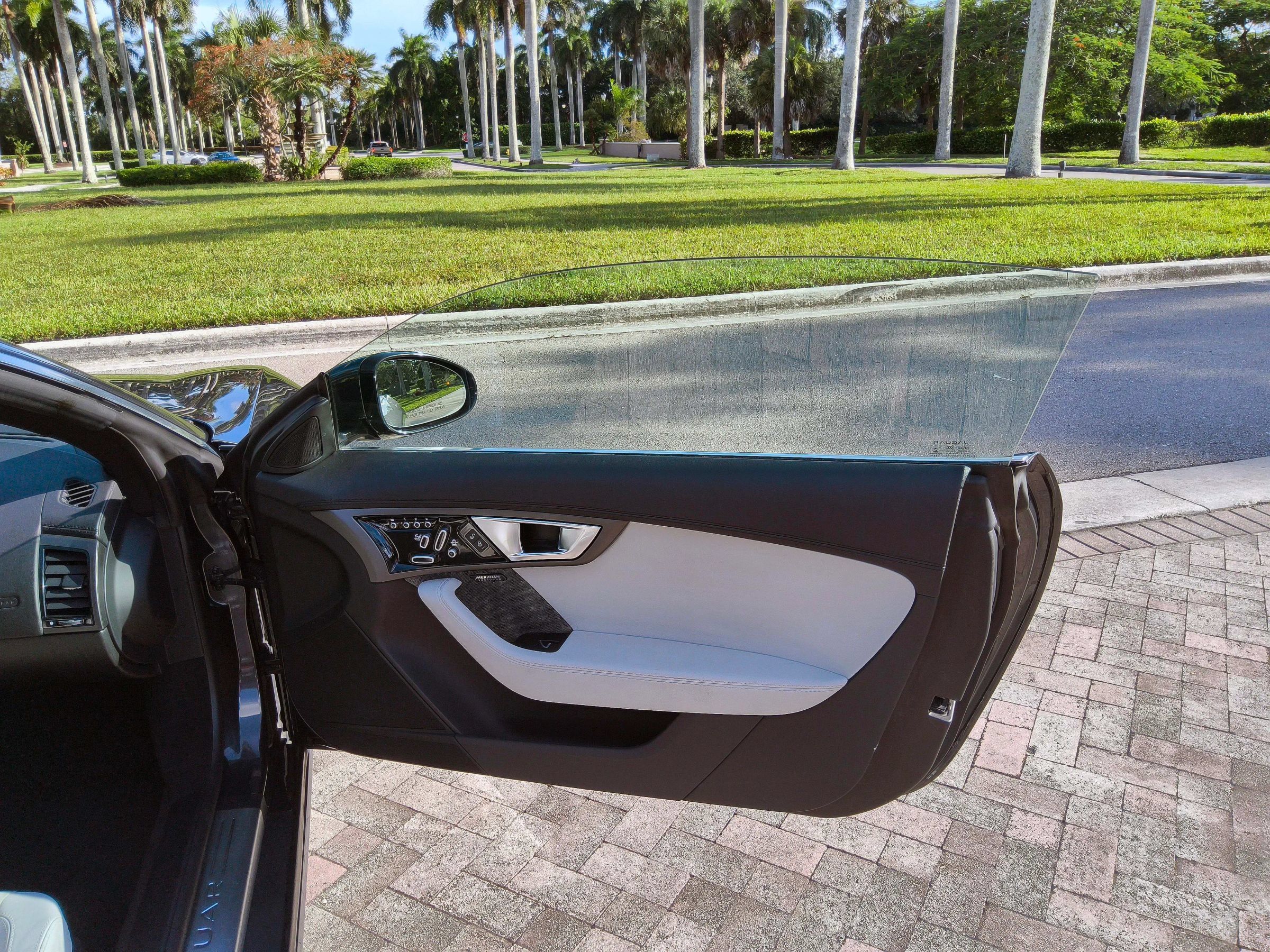 Used 2016 Jaguar F-TYPE Coupe RWD image 27