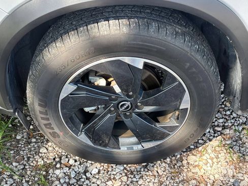 Used 2025 Nissan Rogue SV AWD/4WD image 31