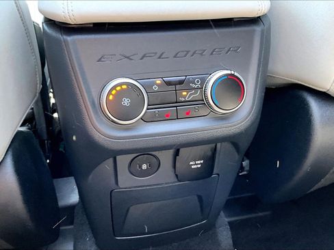 Used 2025 Ford Explorer Platinum w/ Ultimate Package AWD/4WD image 36
