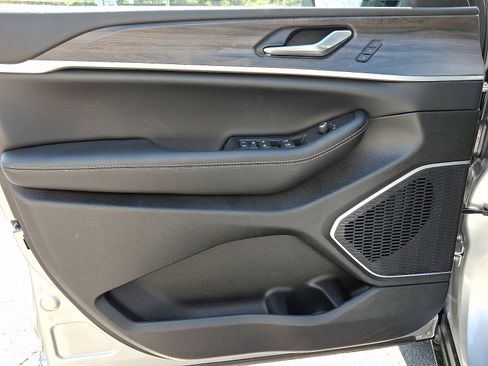 New 2026 Jeep Grand Cherokee Limited image 8