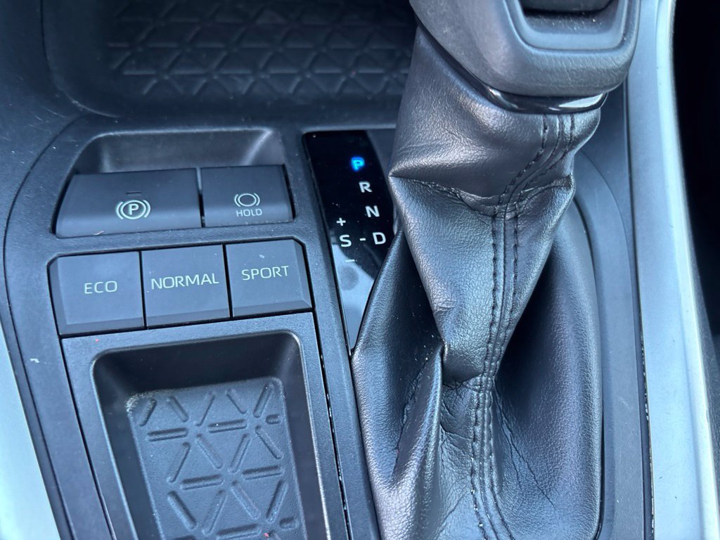 Used 2019 Toyota RAV4 LE w/ Carpet Mat Package FWD image 24