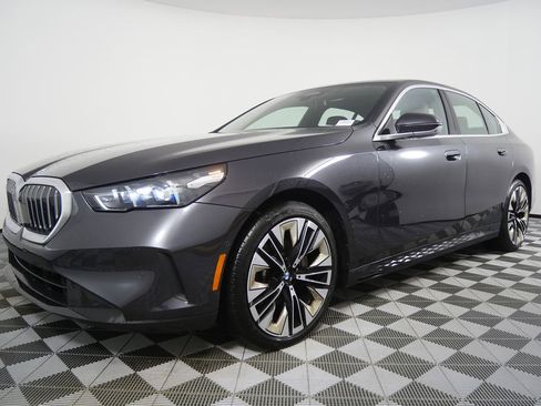 Certified 2025 BMW 530i image 7