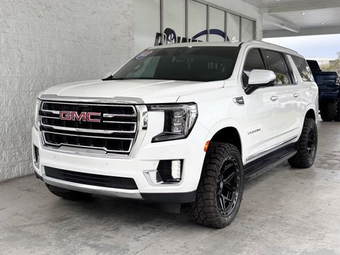 Used 2022 GMC Yukon XL SLT w/ SLT Luxury Package RWD image 3