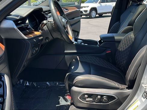 Used 2022 Jeep Grand Cherokee Summit AWD/4WD image 19