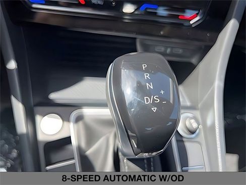 Used 2025 Volkswagen Jetta SE w/ Sunroof Package image 23