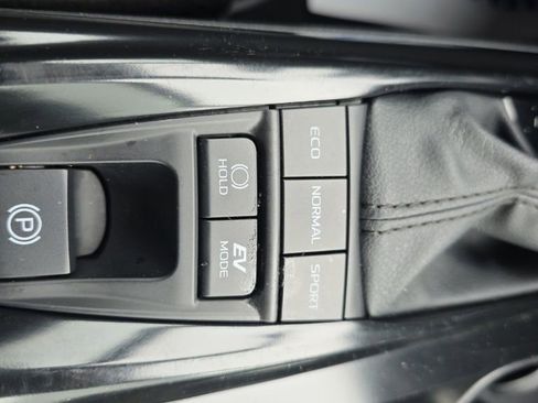 Used 2025 Toyota Camry SE image 29