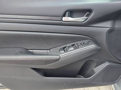 Used 2025 Nissan Altima 2.5 SV FWD image 8