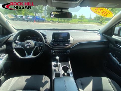 Used 2023 Nissan Altima 2.5 SV FWD image 31