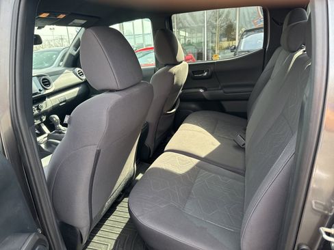 Used 2016 Toyota Tacoma TRD Sport w/ Towing Package image 14