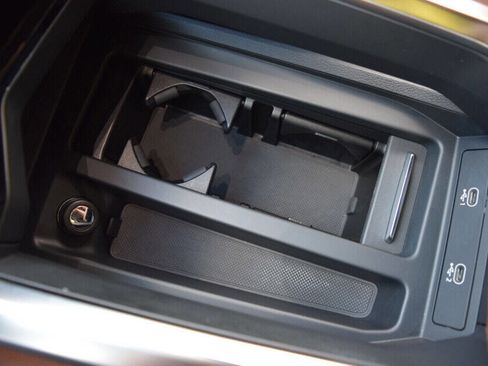 Used 2022 Audi e-tron Premium image 59