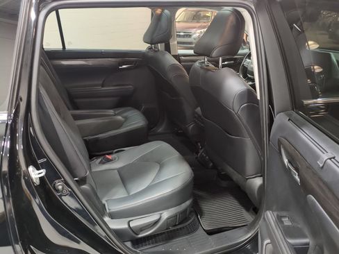 Used 2021 Toyota Highlander Platinum AWD/4WD image 12